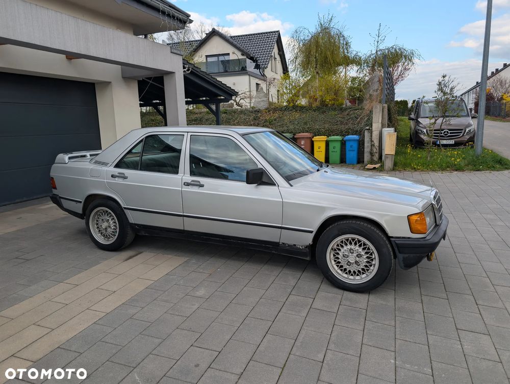Mercedes-Benz W201 (190) - 4