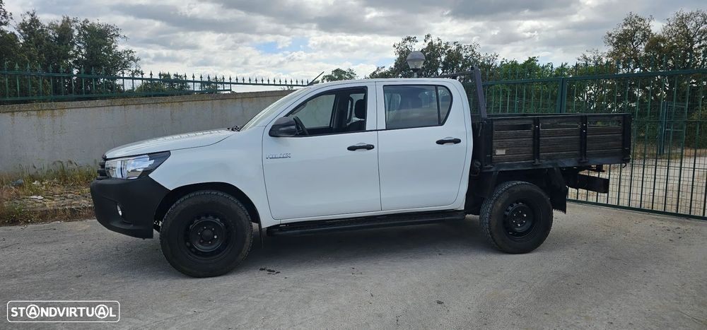Toyota Hilux 2.4 D-4D 4WD CD CM - 3