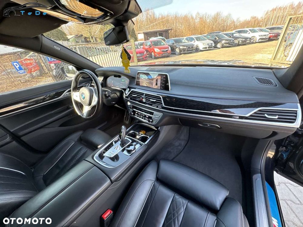 BMW Seria 7 750i xDrive sport - 32