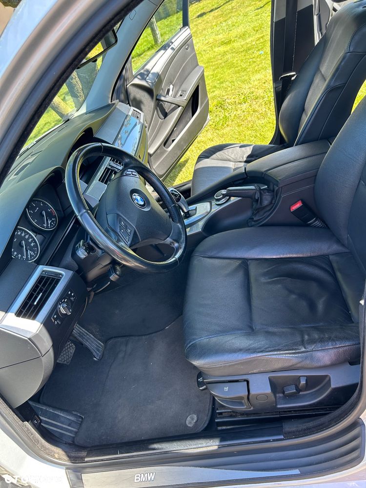 BMW Seria 5 525d - 10