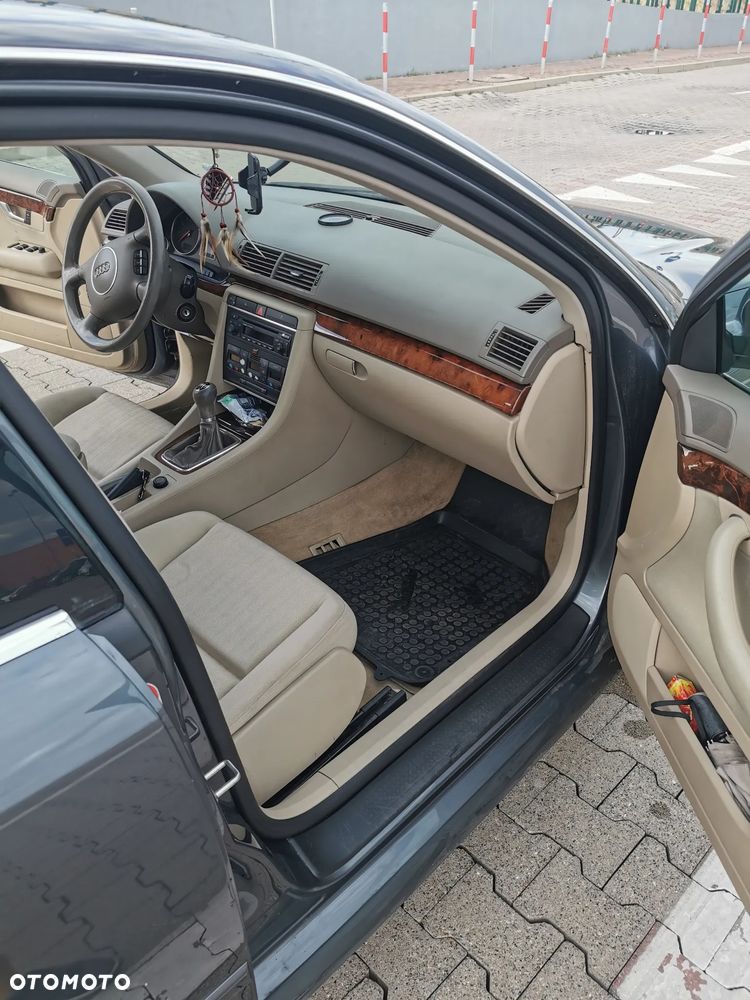 Audi A4 Limousine - 9