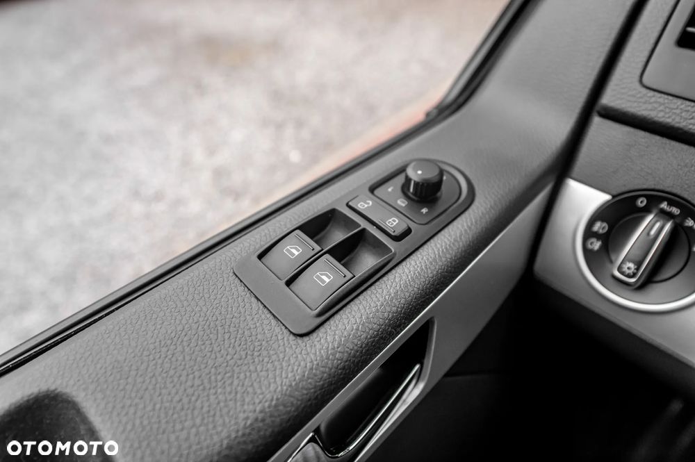 Volkswagen Multivan - 26