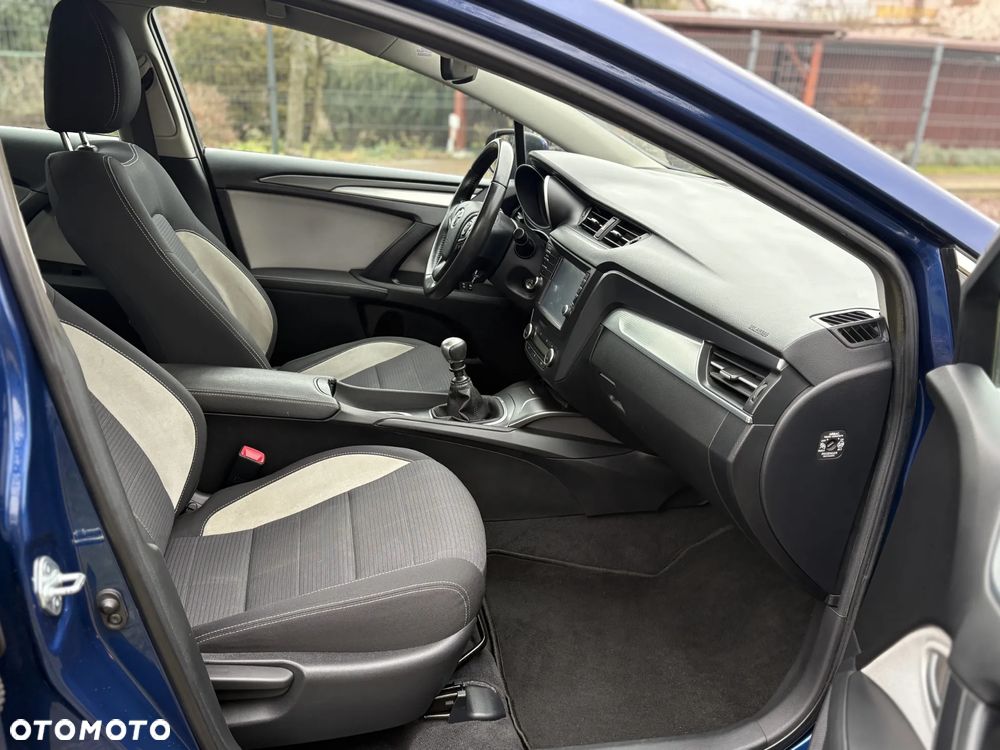 Toyota Avensis 1.8 Premium - 10