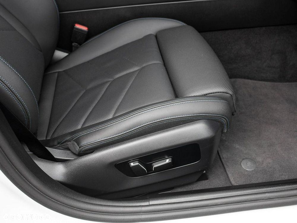 BMW Seria 5 520d mHEV M Sport - 31