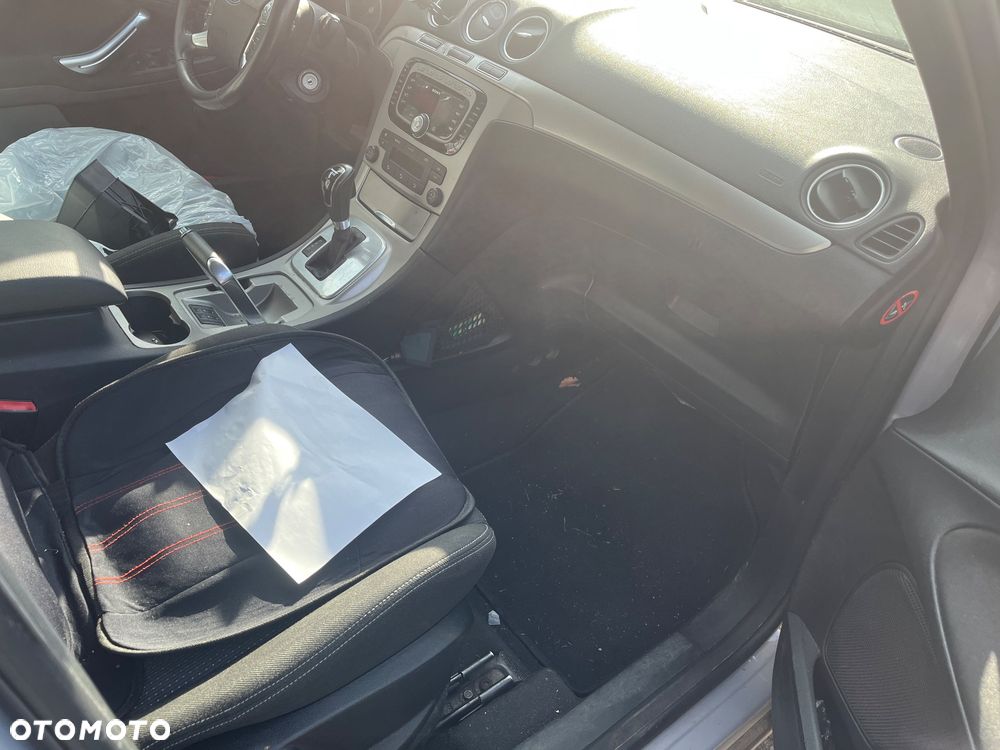 Ford S-Max - 11