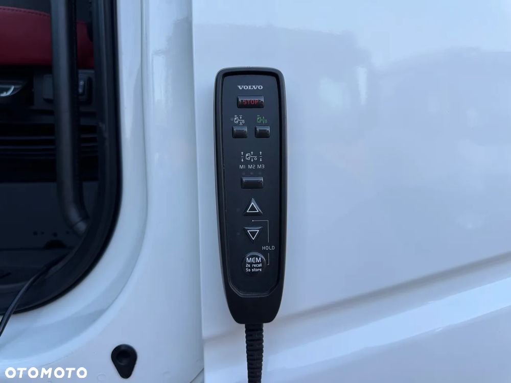 Volvo FH 500 / CAŁE NA PODUCHACH /TELEWIZOR/ACC /  KLIMA POSTOJOWA / XENON / NAVIGACJA / Z NIEMIEC - 36