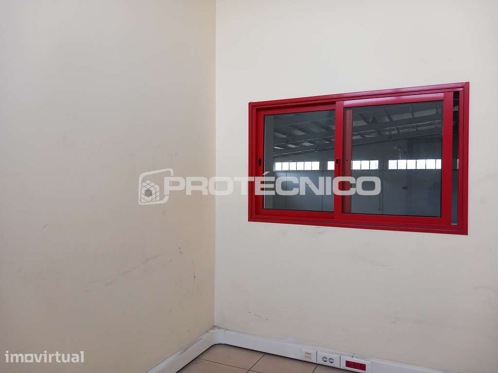 Armazém c/ 1000m2 - Z. I. Albergaria-a-Velha - Grande imagem: 5/10