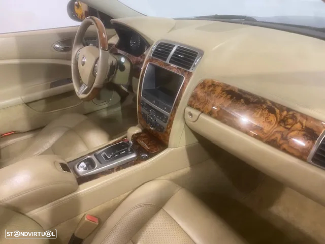 Jaguar XK 4.2 V8 Convertible - 9
