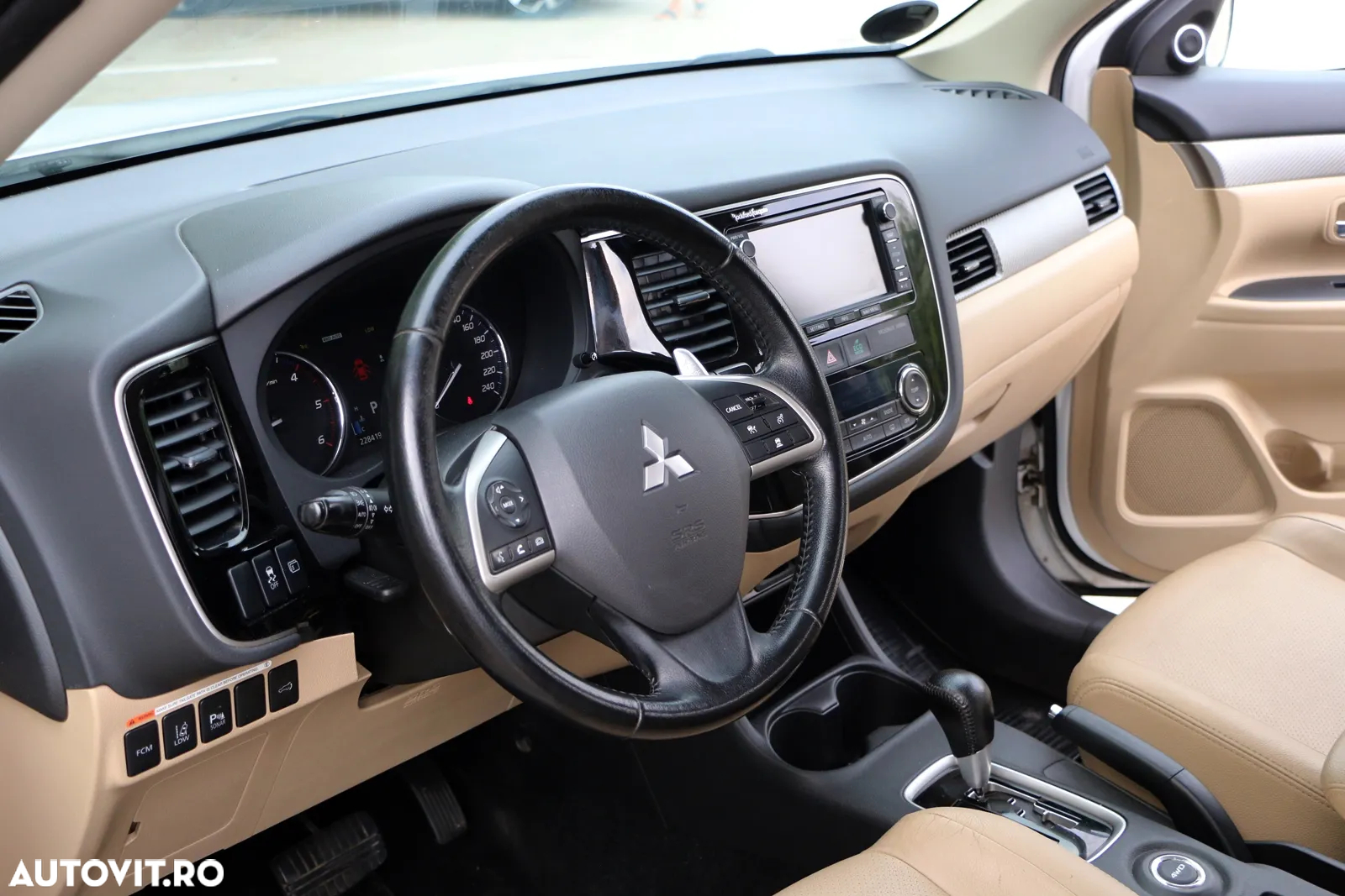 Mitsubishi Outlander 2.2 DI-D 4WD Automatik Diamant Edition - 23
