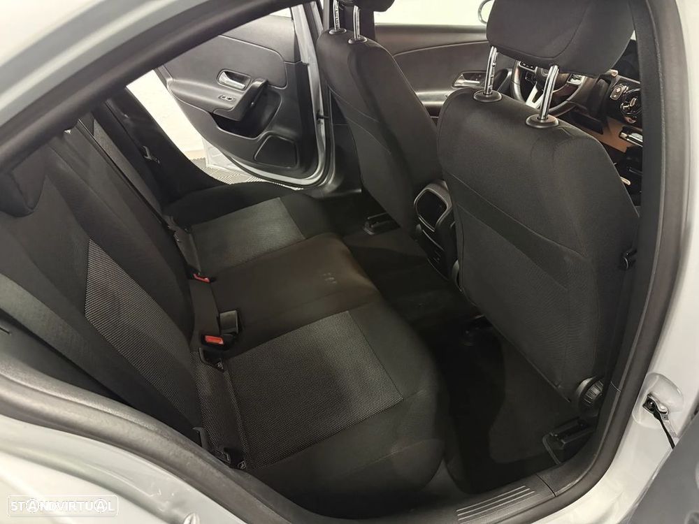 Mercedes-Benz A 180 Limousine d Business Solutions Frota Aut. - 25