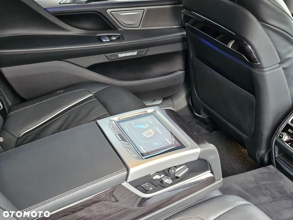 BMW Seria 7 740d xDrive - 29