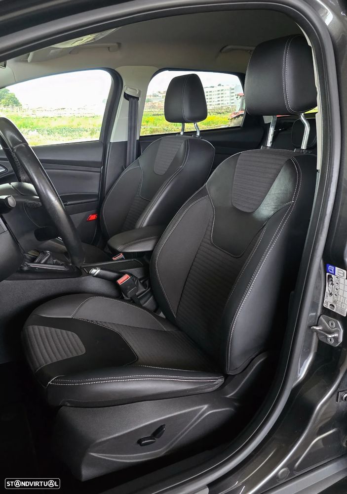 Ford Focus SW 1.0 EcoBoost S&S TITANIUM - 17