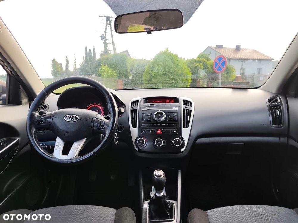 Kia Ceed 1.6 CRDi ISG Spirit - 17