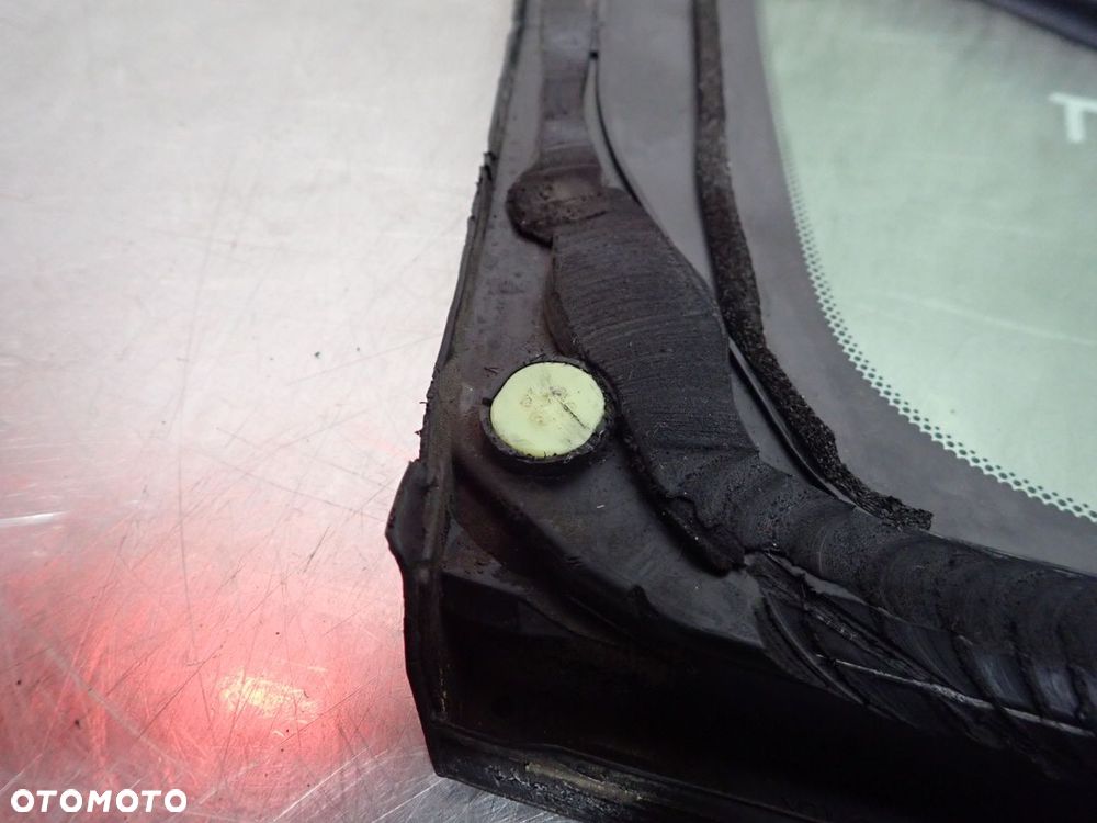 SZYBA KAROSERYJNA PRAWA TYLNA INFINITI M37X - 4