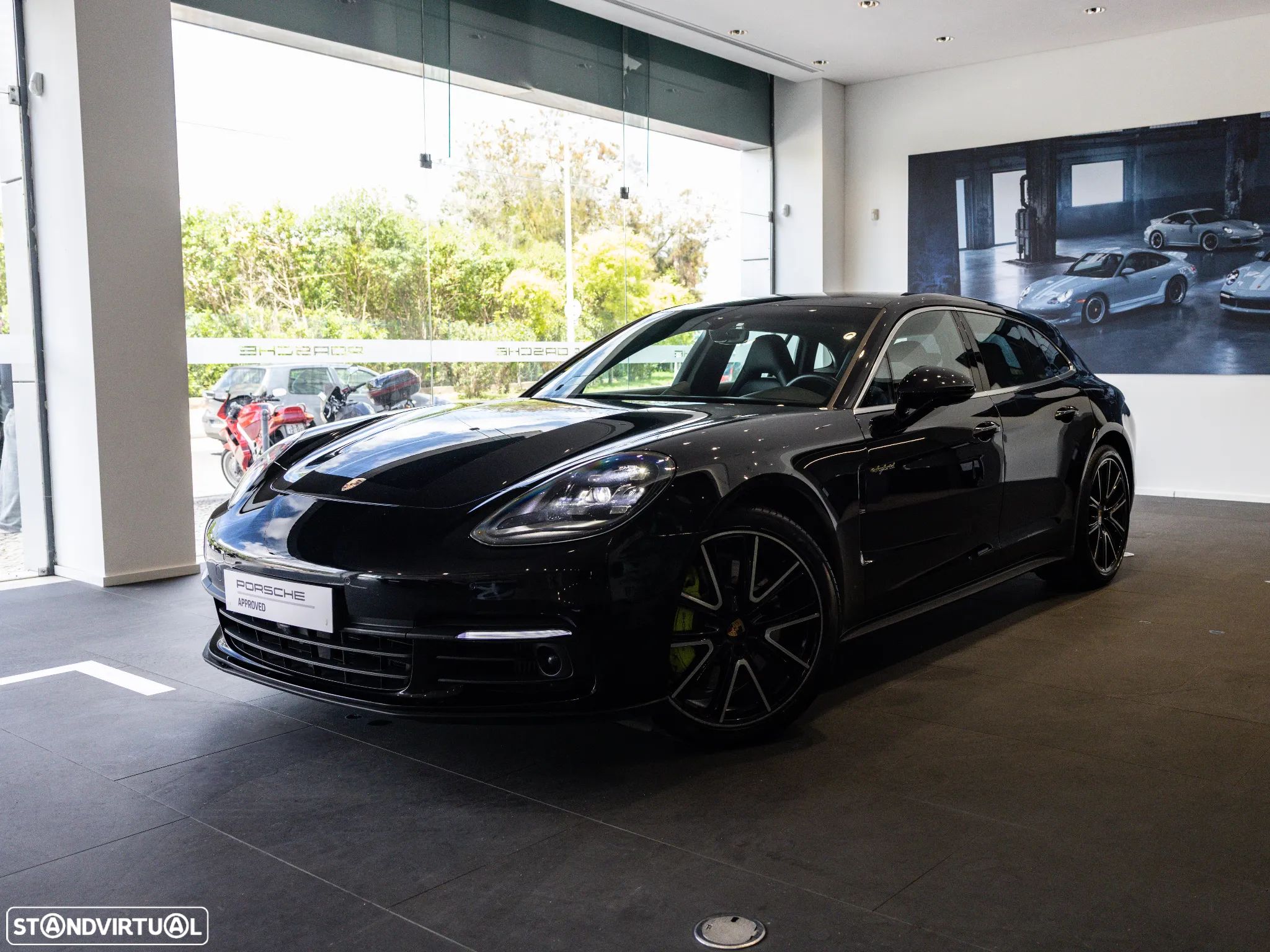 Porsche Panamera Sport Turismo 4 E-Hybrid - 1