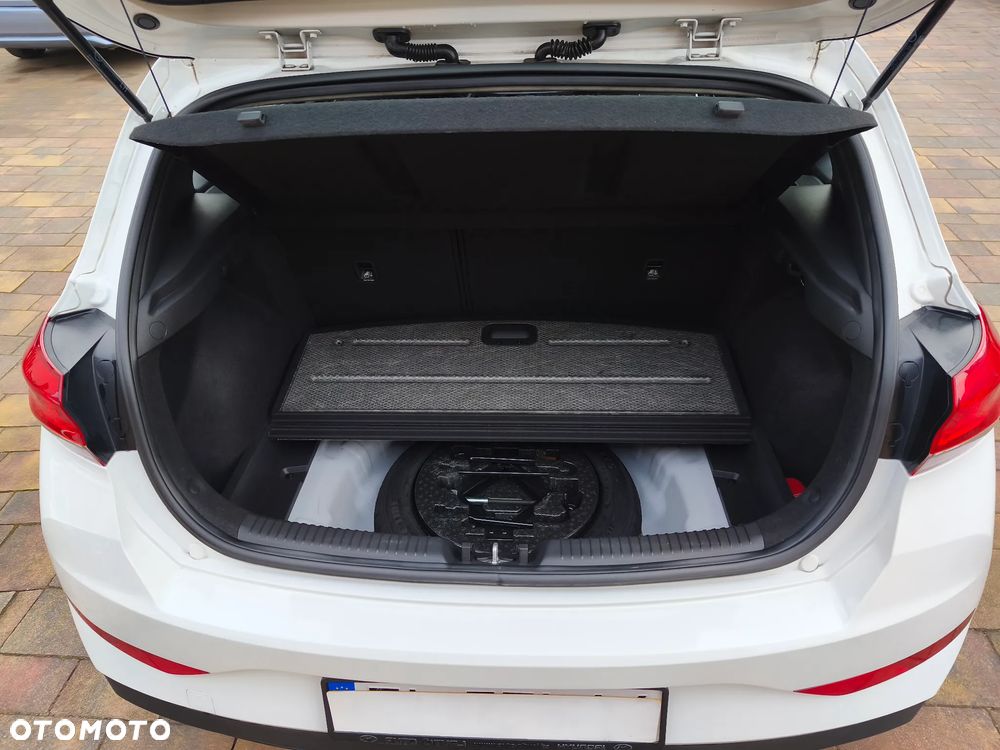 Hyundai i30 1.5 DPI Classic + - 20