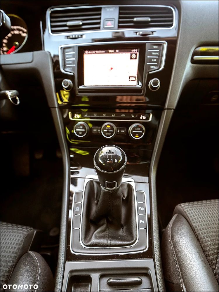 Volkswagen Golf - 28