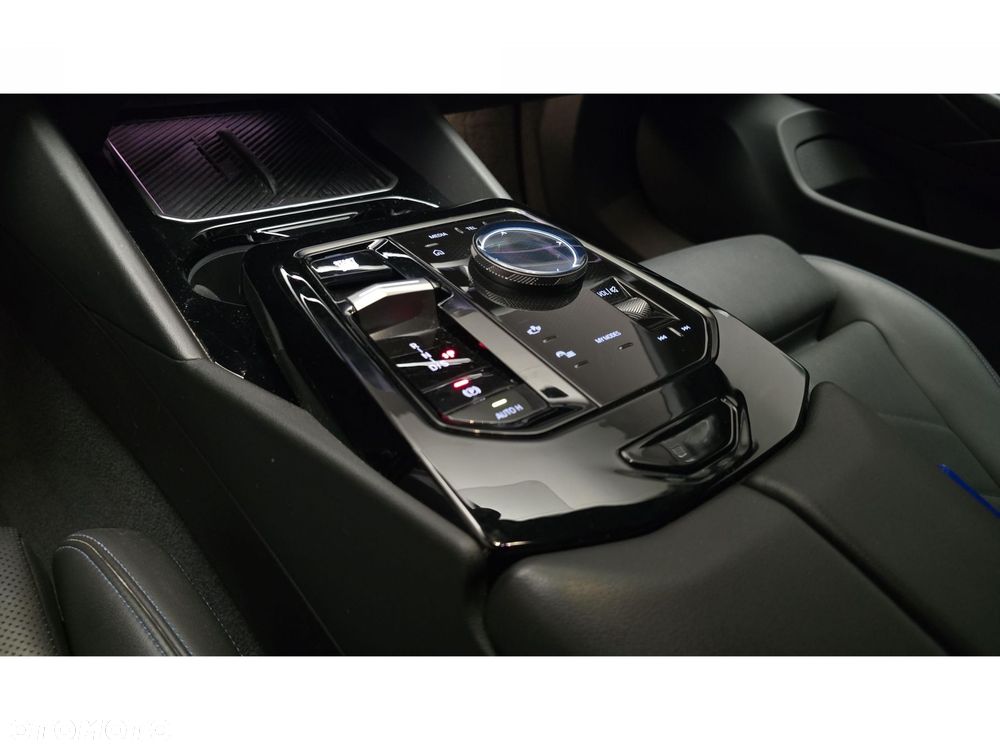 BMW Seria 5 520d xDrive mHEV M Sport - 22
