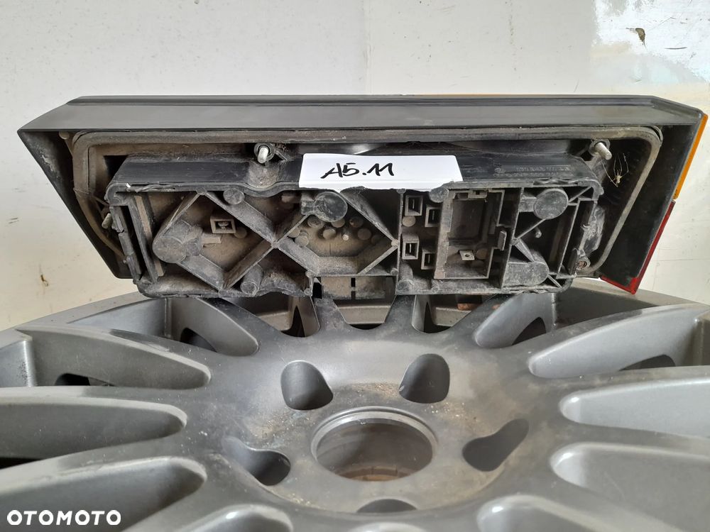 Lampa lewy tył Volkswagen Golf MK1 Hella 171945111AB - 3