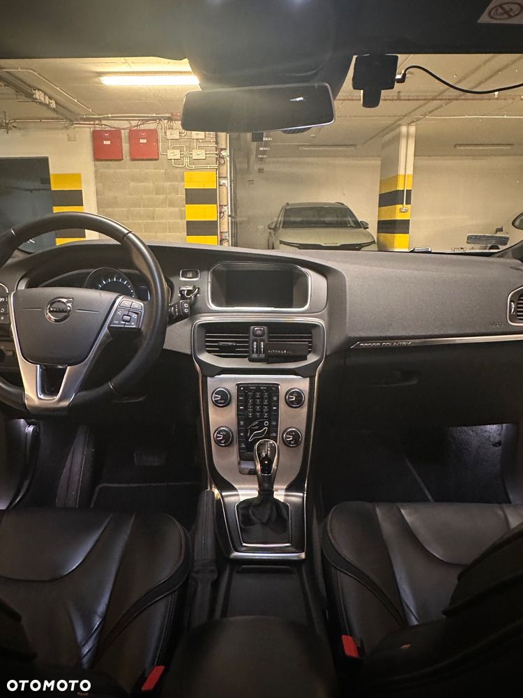 Volvo V40 Cross Country T3 Drive-E Ocean Race - 6