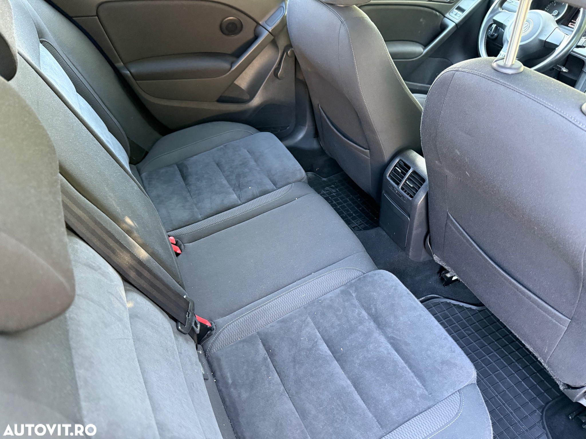 Volkswagen Golf 1.6 BlueTDI DSG Comfortline - 9