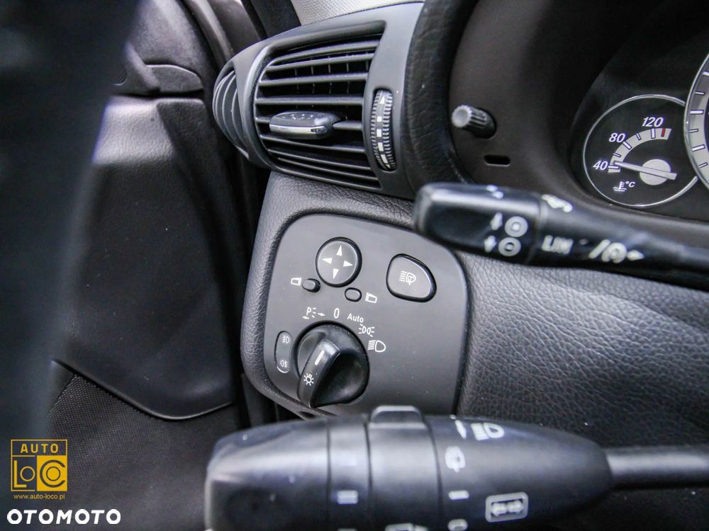 Mercedes-Benz Klasa C 200 T Kompressor Automatik Avantgarde Sport Edition - 25