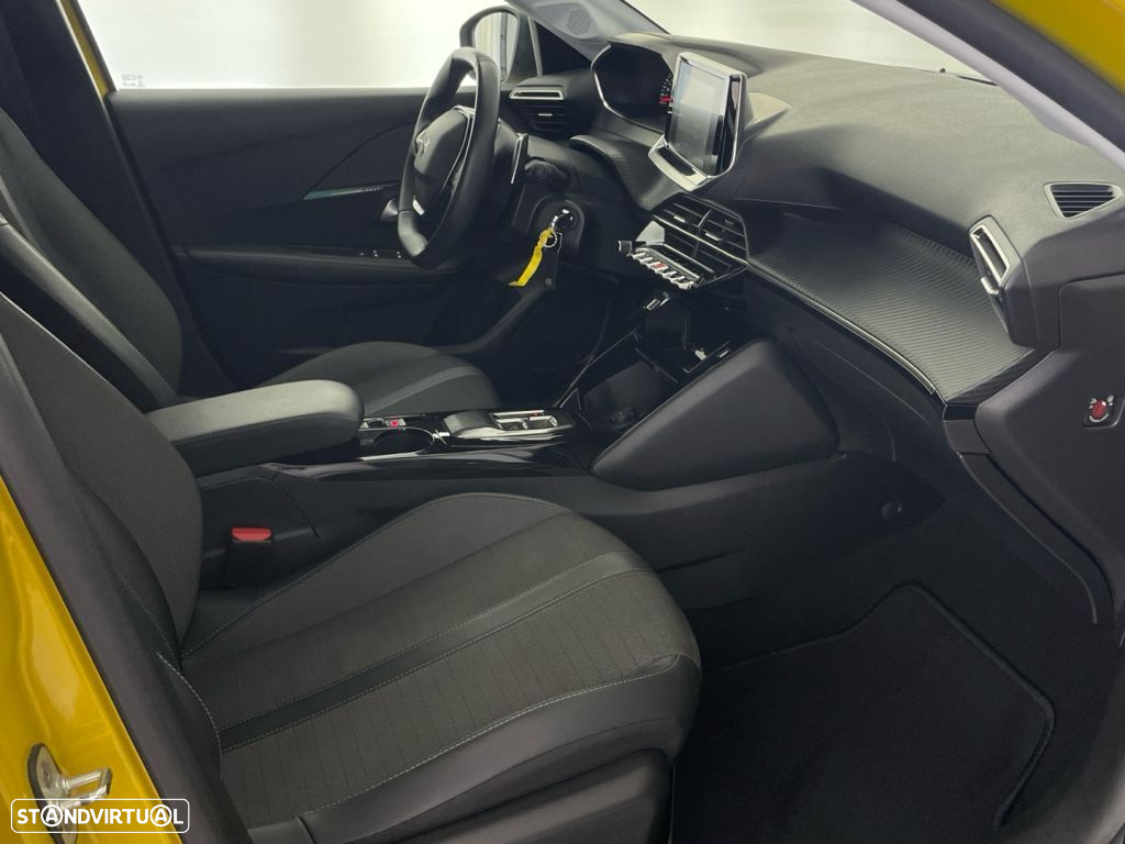 Peugeot 208 - 23