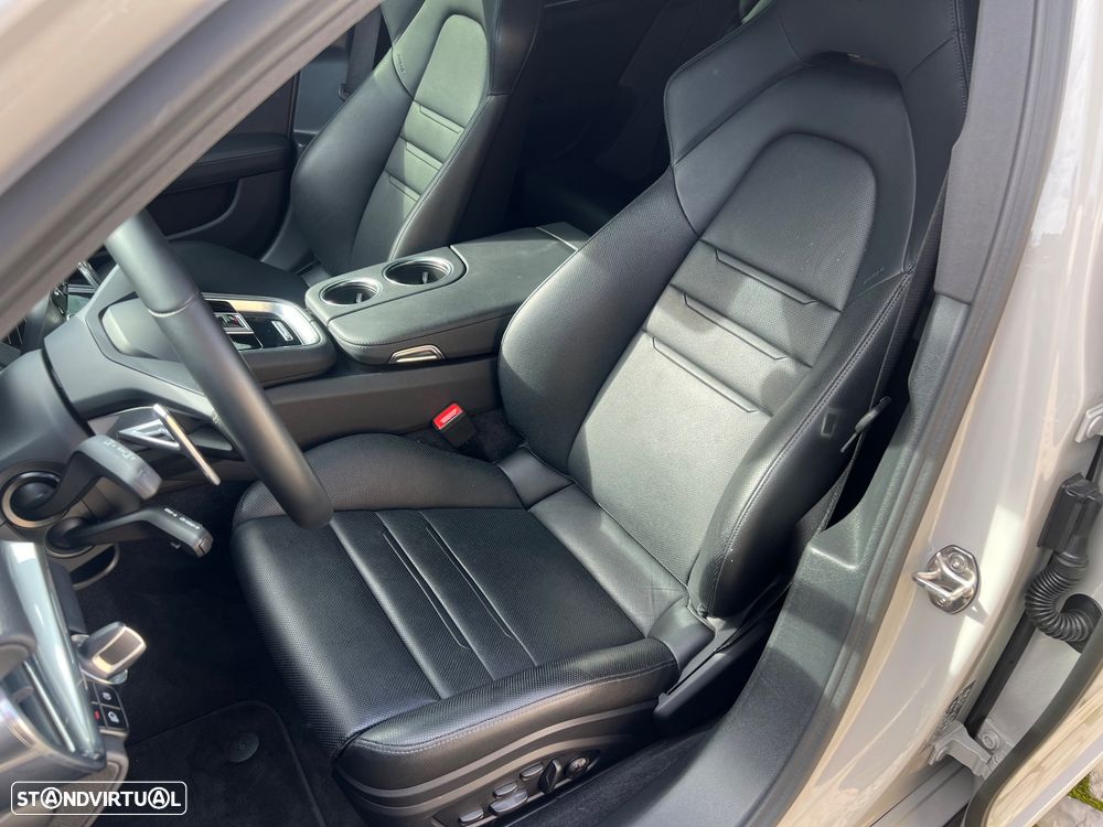 Porsche Panamera 4 E-Hybrid Platinum Edition com PDLS - 28