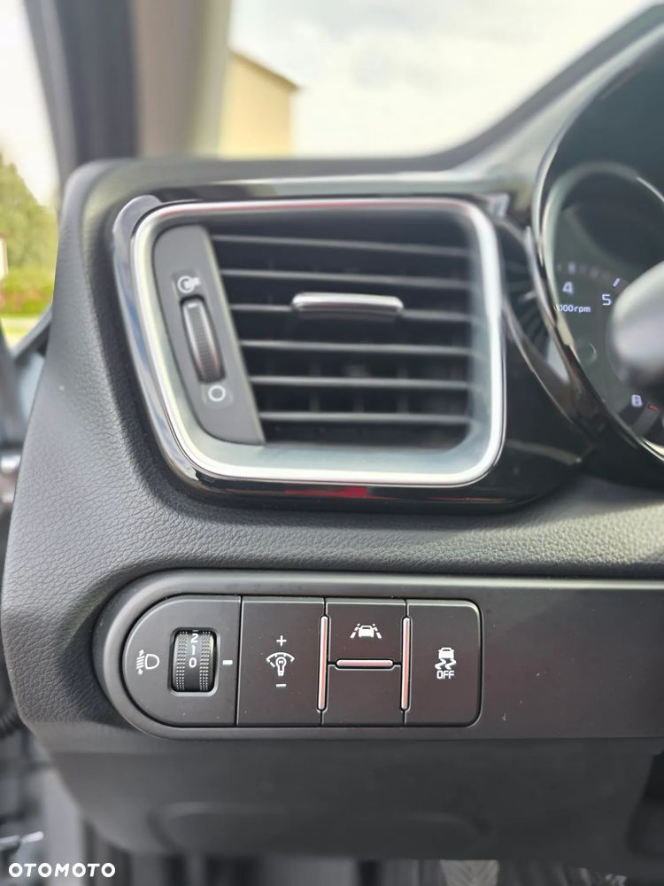 Kia Ceed 1.4 L - 19