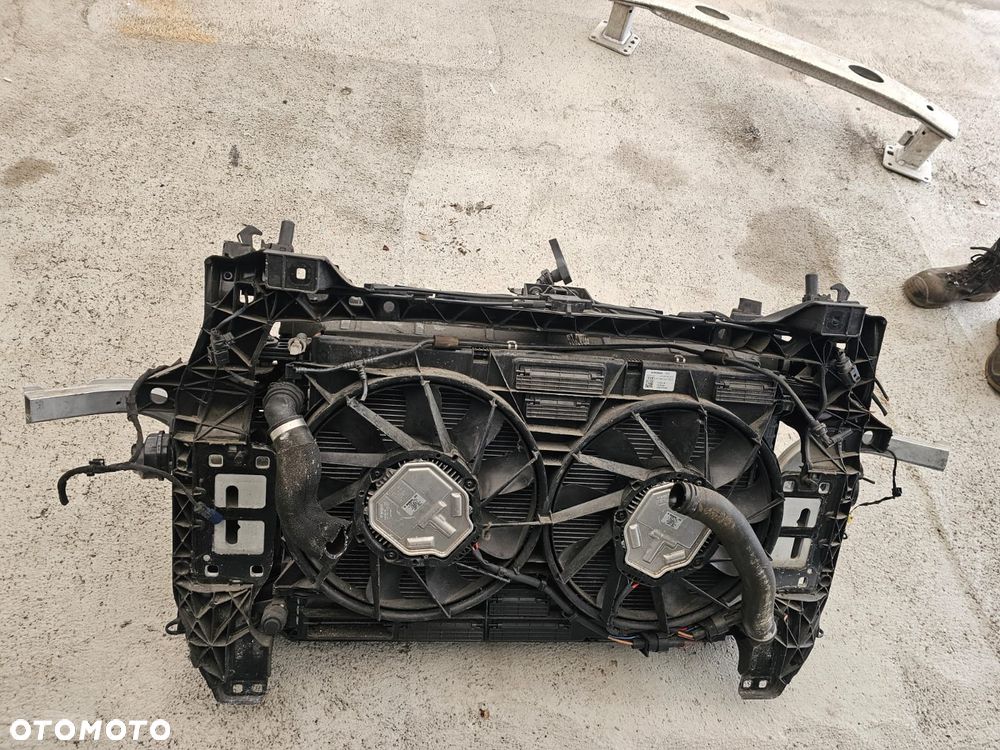 PAS PRZEDNI CHŁODNICE AUDI Q7 4M 3.0 TDI - 5
