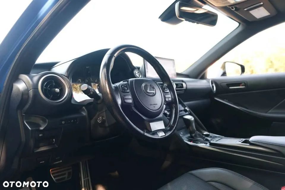 Lexus IS - 11