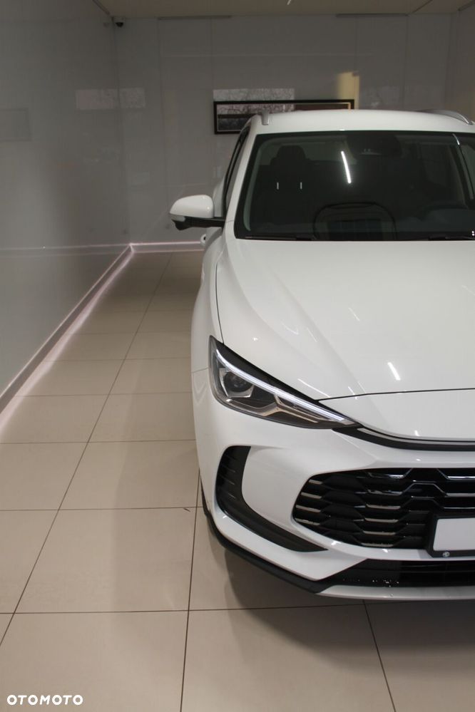 MG ZS Hybrid+ - 8
