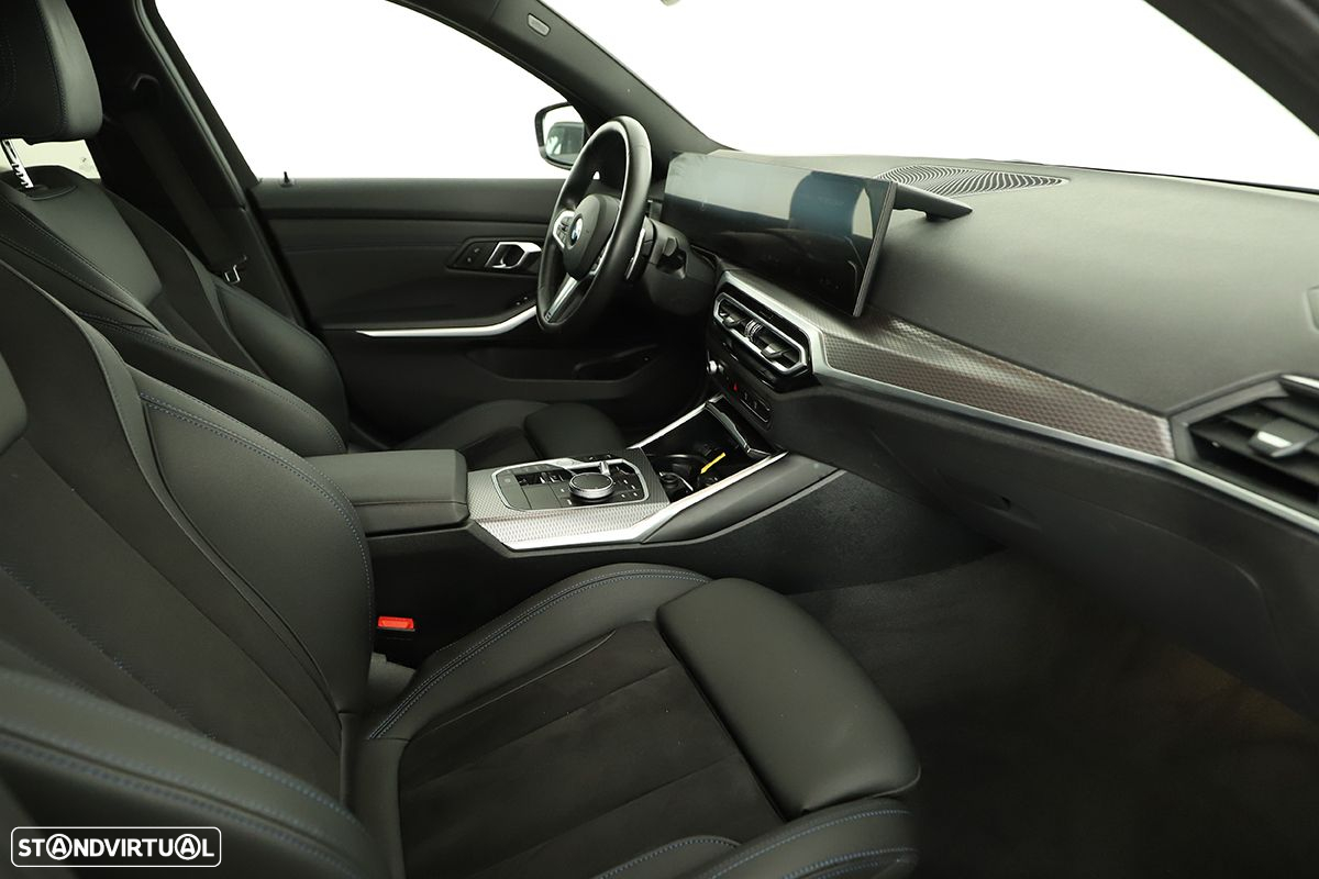 BMW 320 d Touring Pack Desportivo M Auto - 25