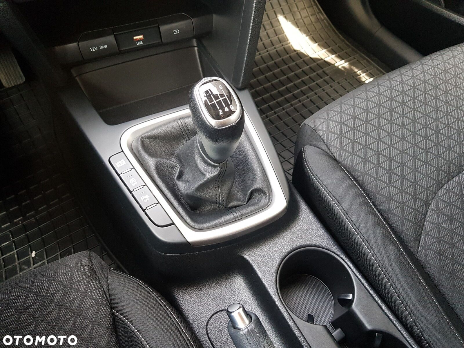 Kia Ceed 1.6 CRDi mHEV M - 24