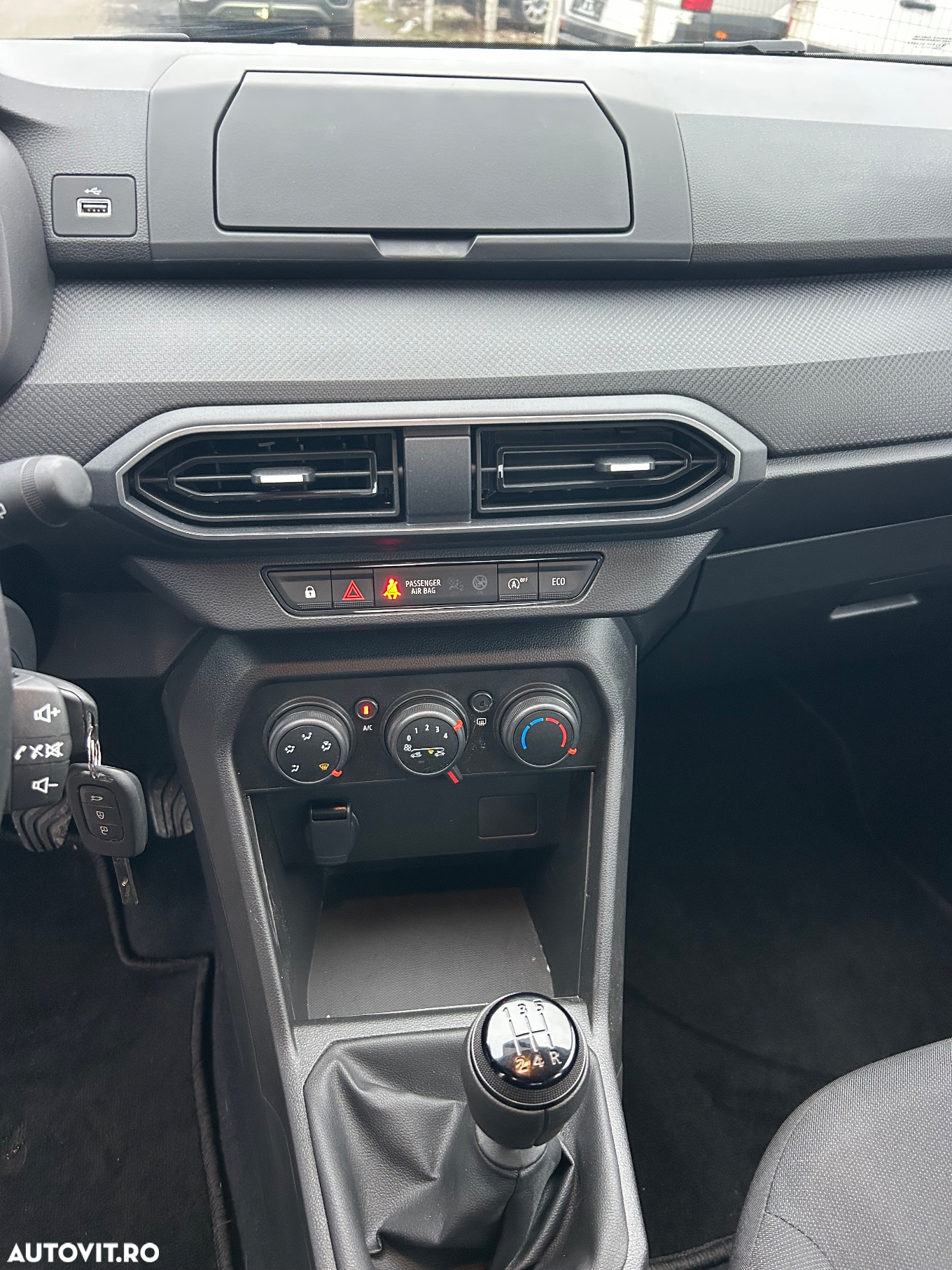 Dacia Sandero TCe 90 Essential - 14
