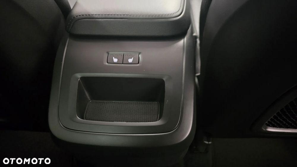 Volvo XC 60 B4 D AWD Plus Dark - 16