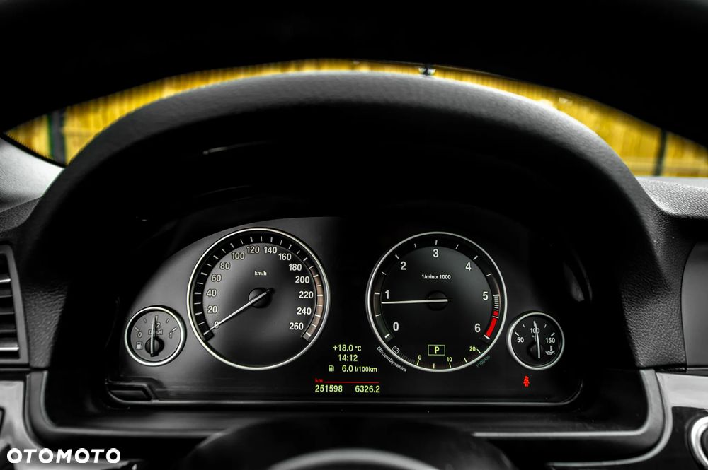 BMW Seria 5 525d Luxury Line - 34