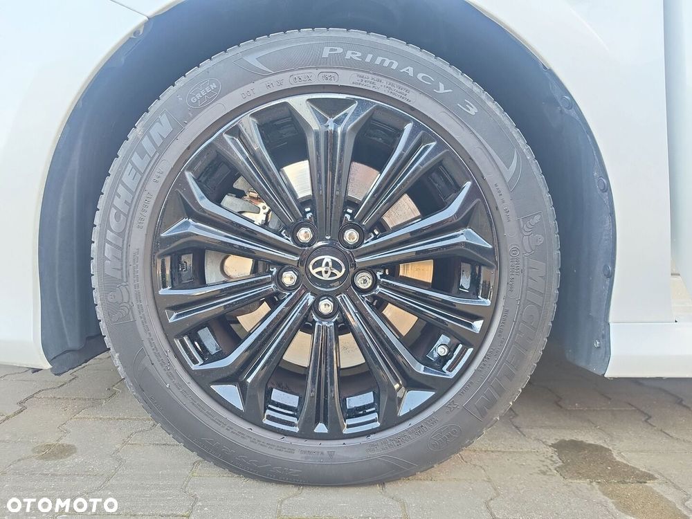 Toyota Camry - 25