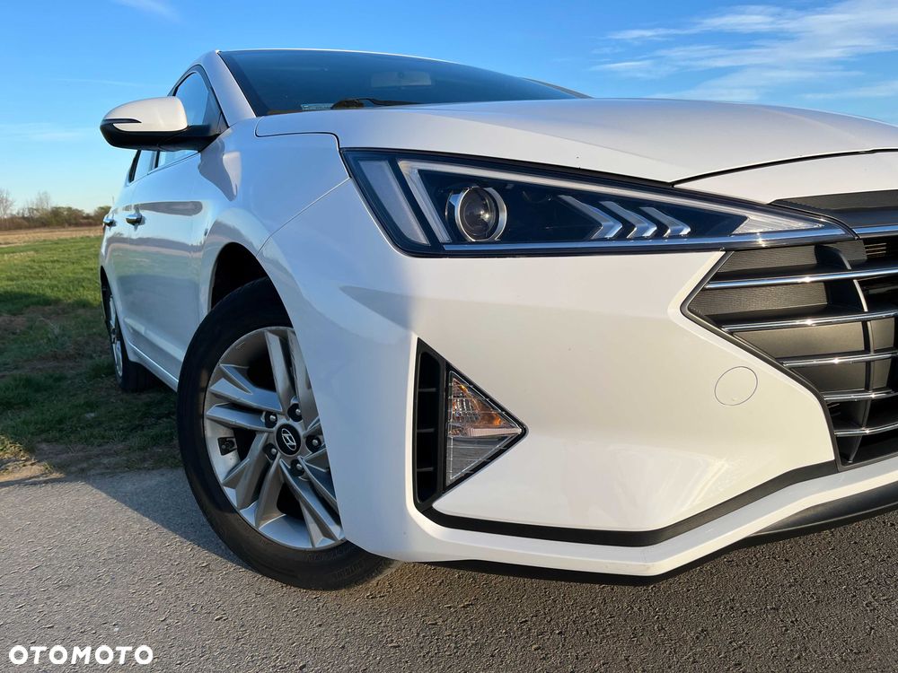 Hyundai Elantra - 2
