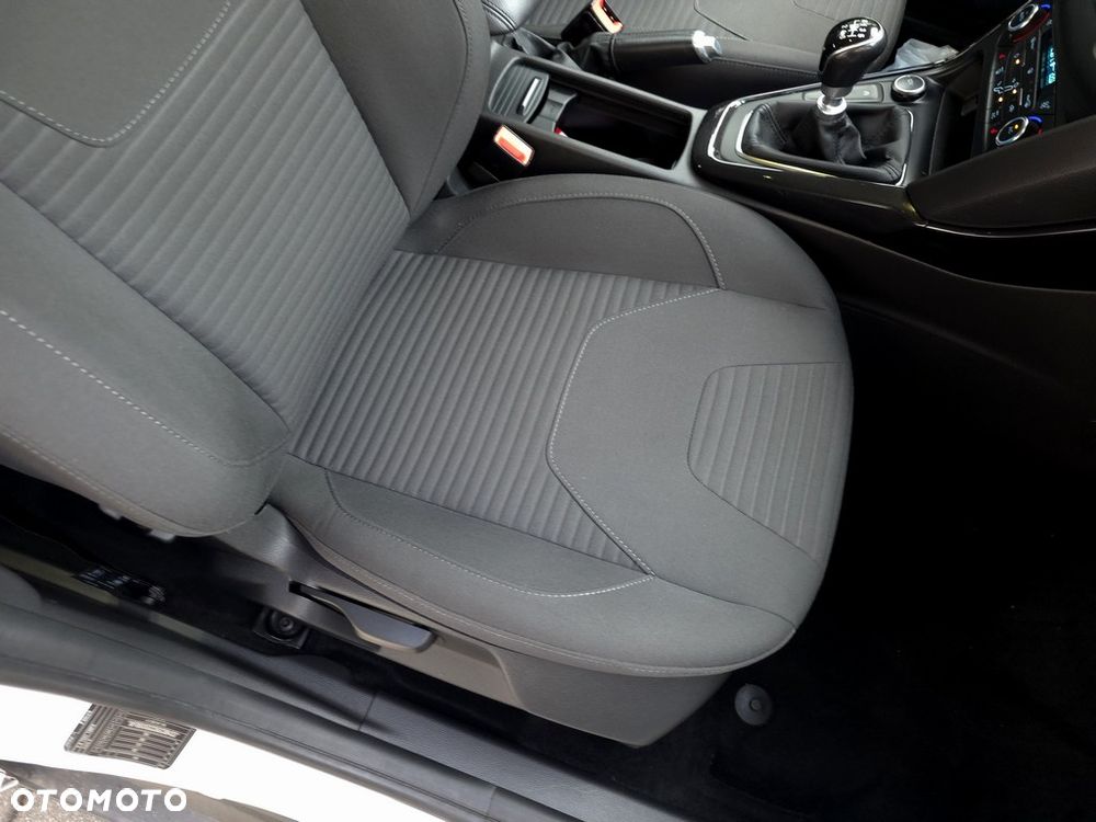 Ford Focus 2.0 TDCi Titanium ASS - 11