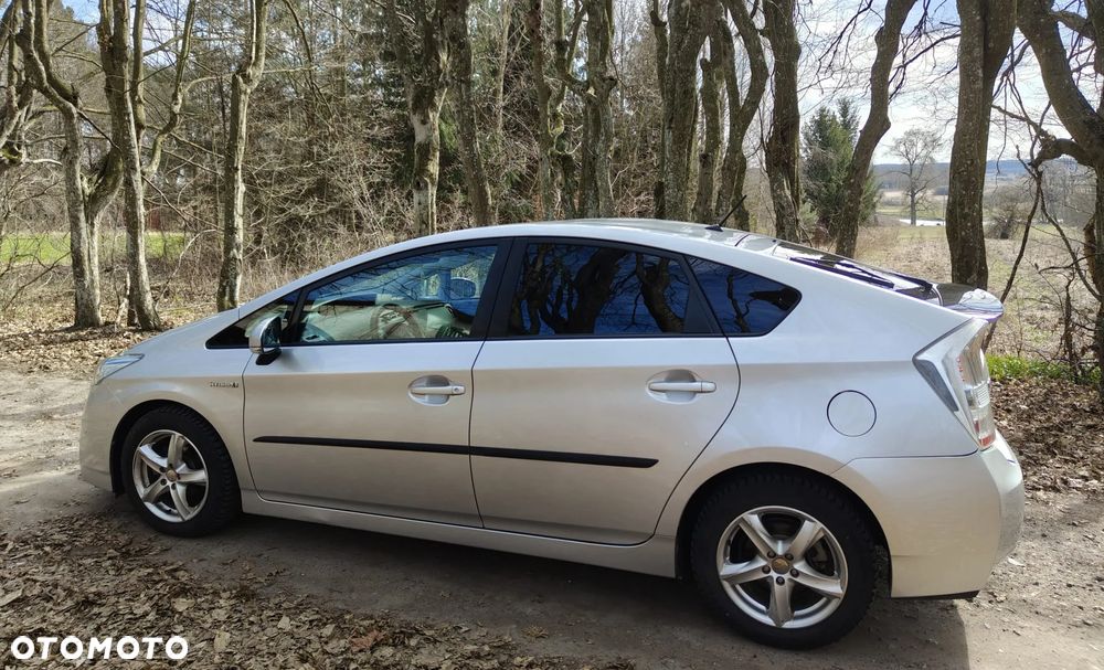 Toyota Prius (Hybrid) - 28