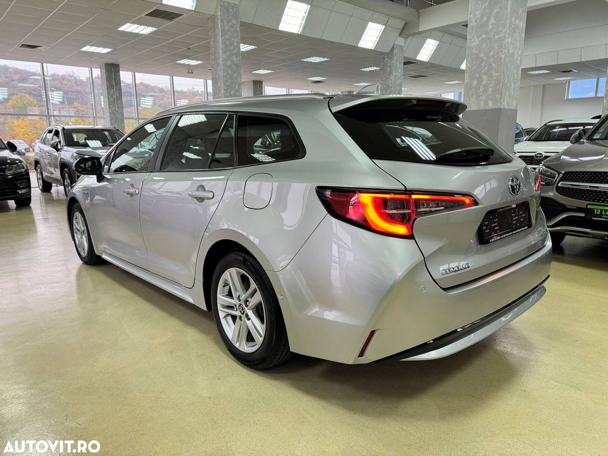 Toyota Corolla 1.8 HSD Business - 8