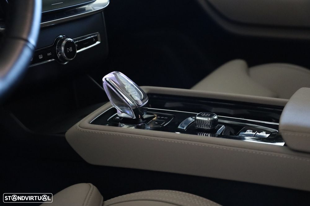 Volvo XC 90 2.0 T8 PHEV Plus Bright AWD - 24