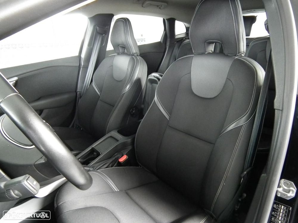 Volvo V40 2.0 D3 Momentum - 10