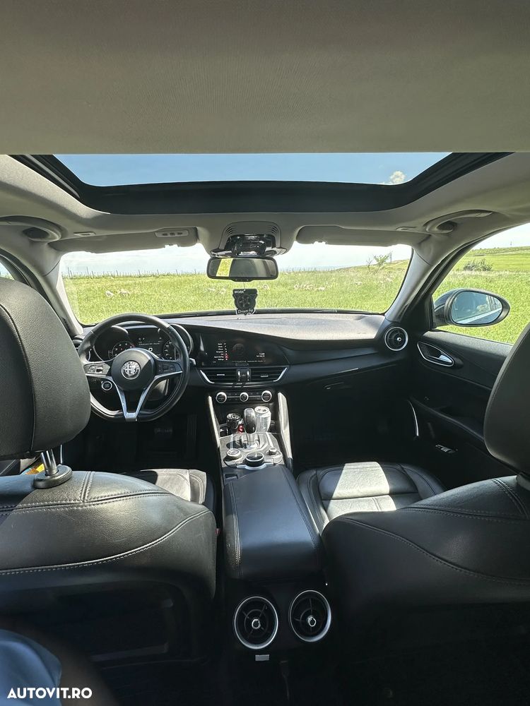 Alfa Romeo Giulia 2.0 Turbo AWD AT8 Veloce - 8