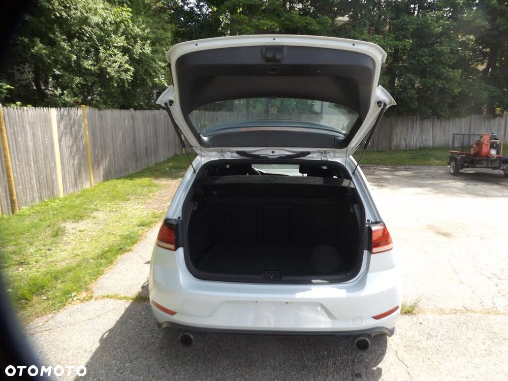 Volkswagen Golf - 11