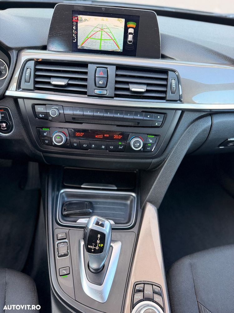 BMW Seria 3 318d Aut. Modern Line - 28