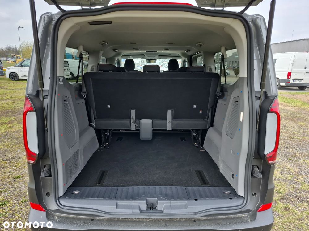 Volkswagen Caravelle - 14