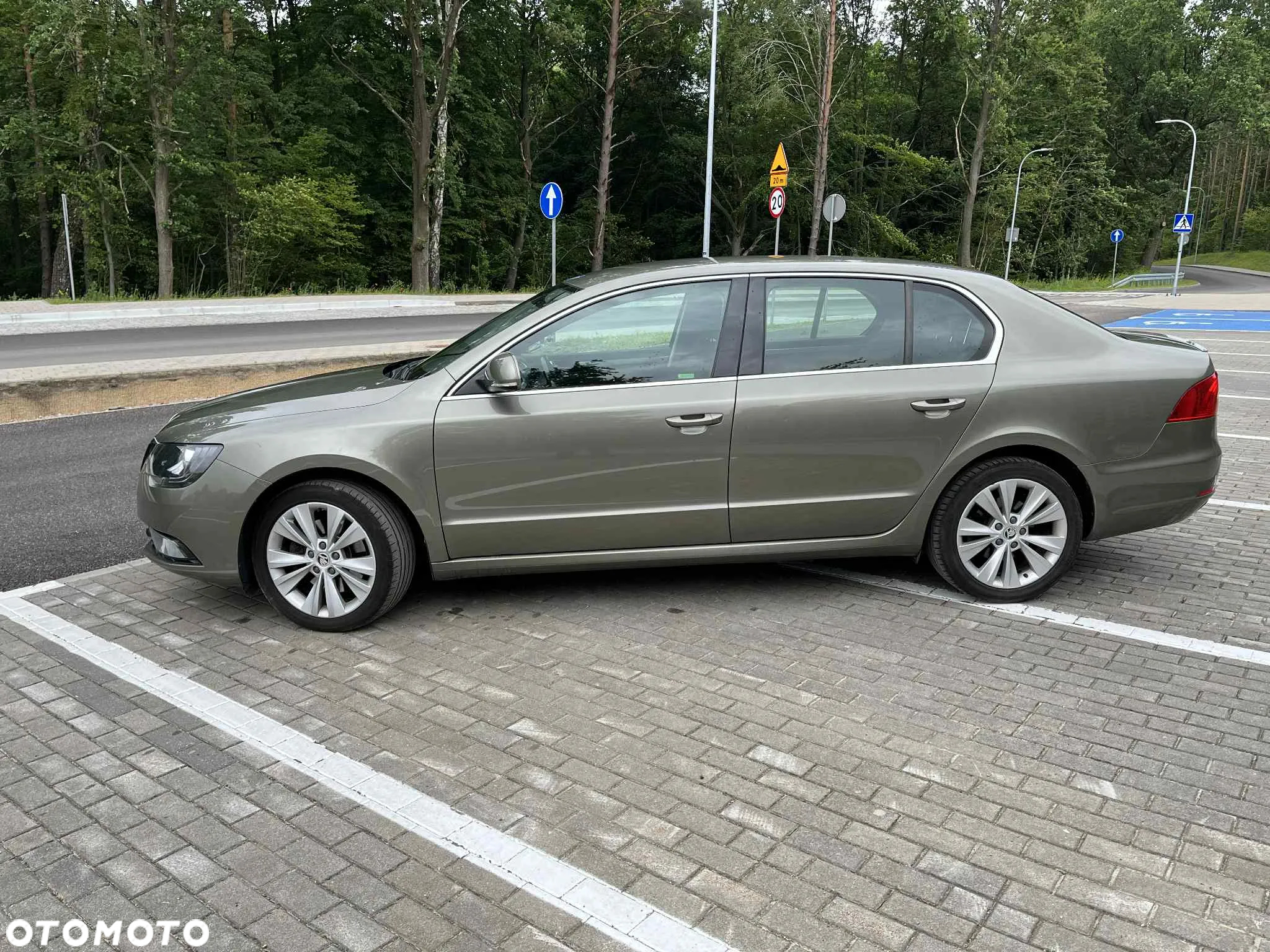 Skoda Superb 2.0 TSI Ambition DSG - 3