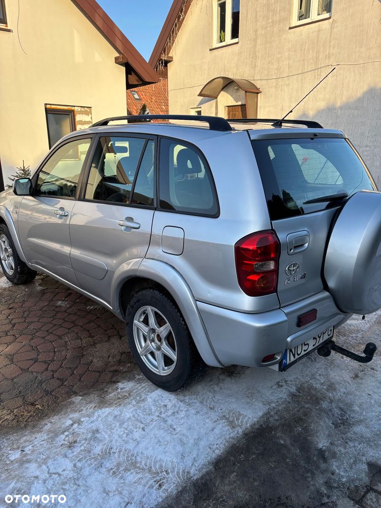 Toyota RAV4 2.0 D-4D 4x4 - 4